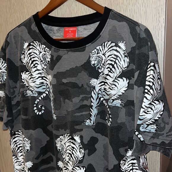 Men's *Victorious Los Angeles* T-shirt tiger print size XL black camo/Gray - Picture 3 of 6